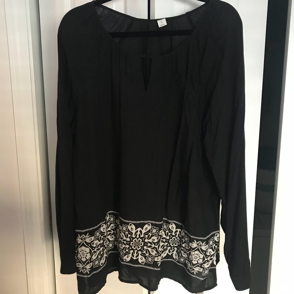 Old Navy White and Black Blouse